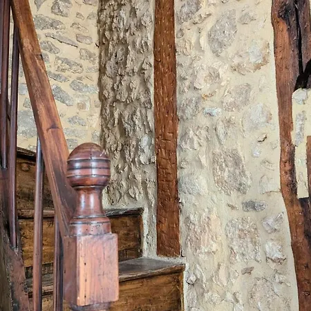 Maison Renovee, Centre Medieval De *